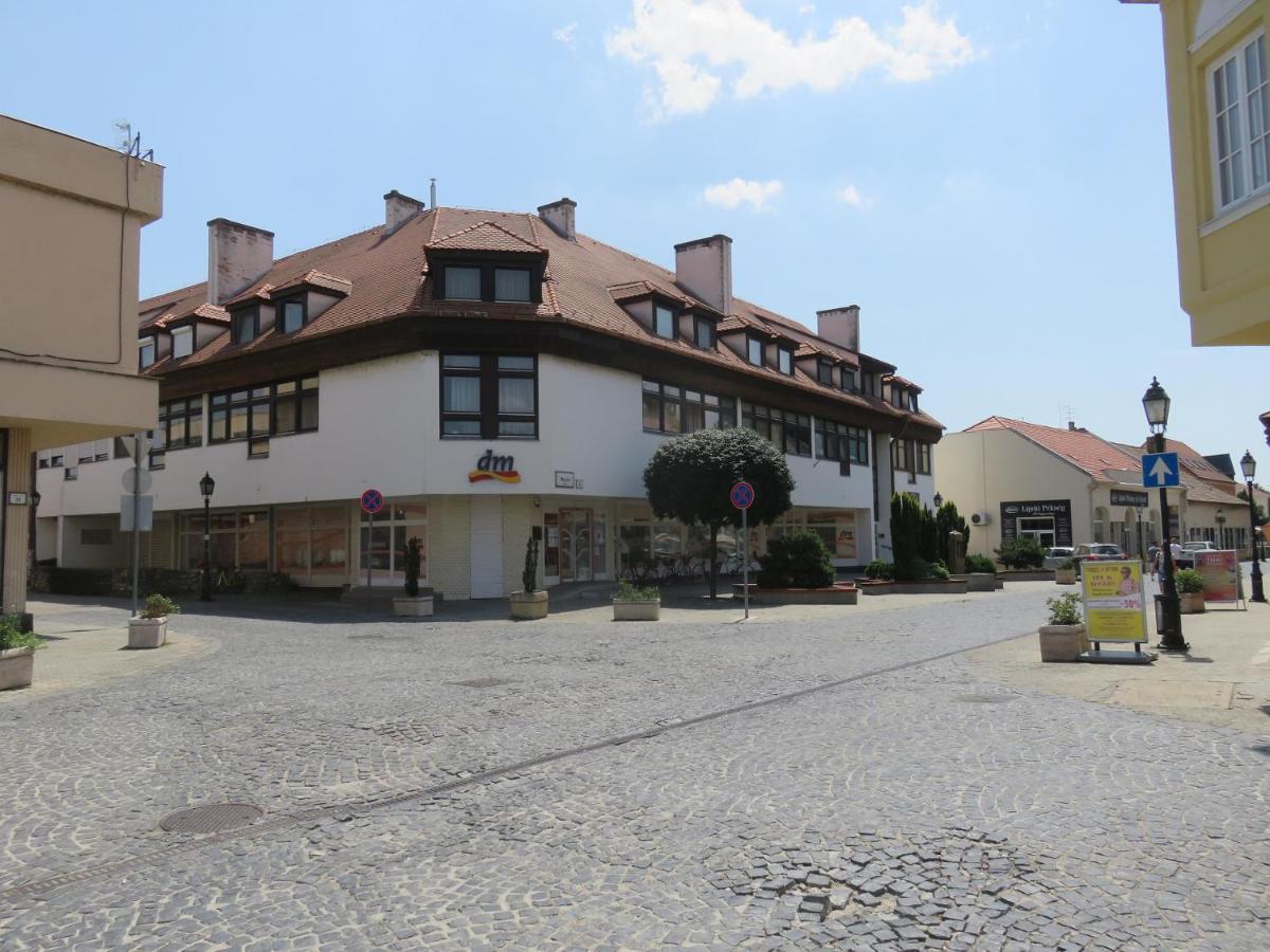 City Corner Central Mosonmagyaróvár Zewnętrze zdjęcie
